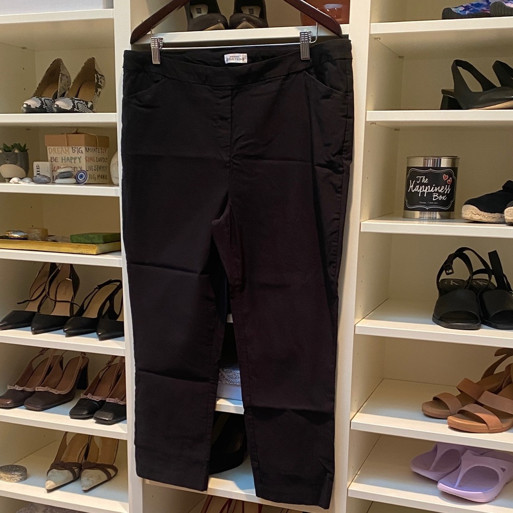 Northern Reflections Black Cropped Women's Pants. Stretch. XXL. GUC.